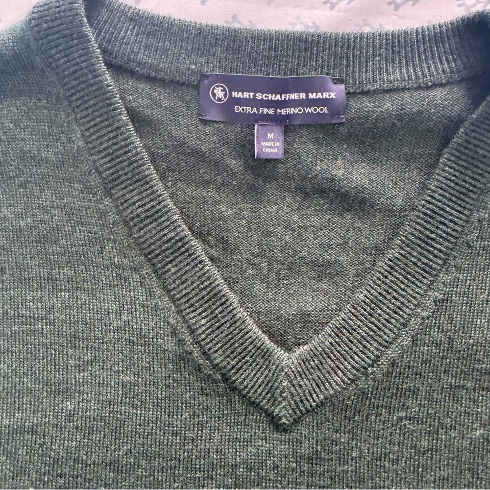 Hart Schaffner Marx Men's Dark Green Merino Wool V-Neck Sweater - Picture 6 of 7